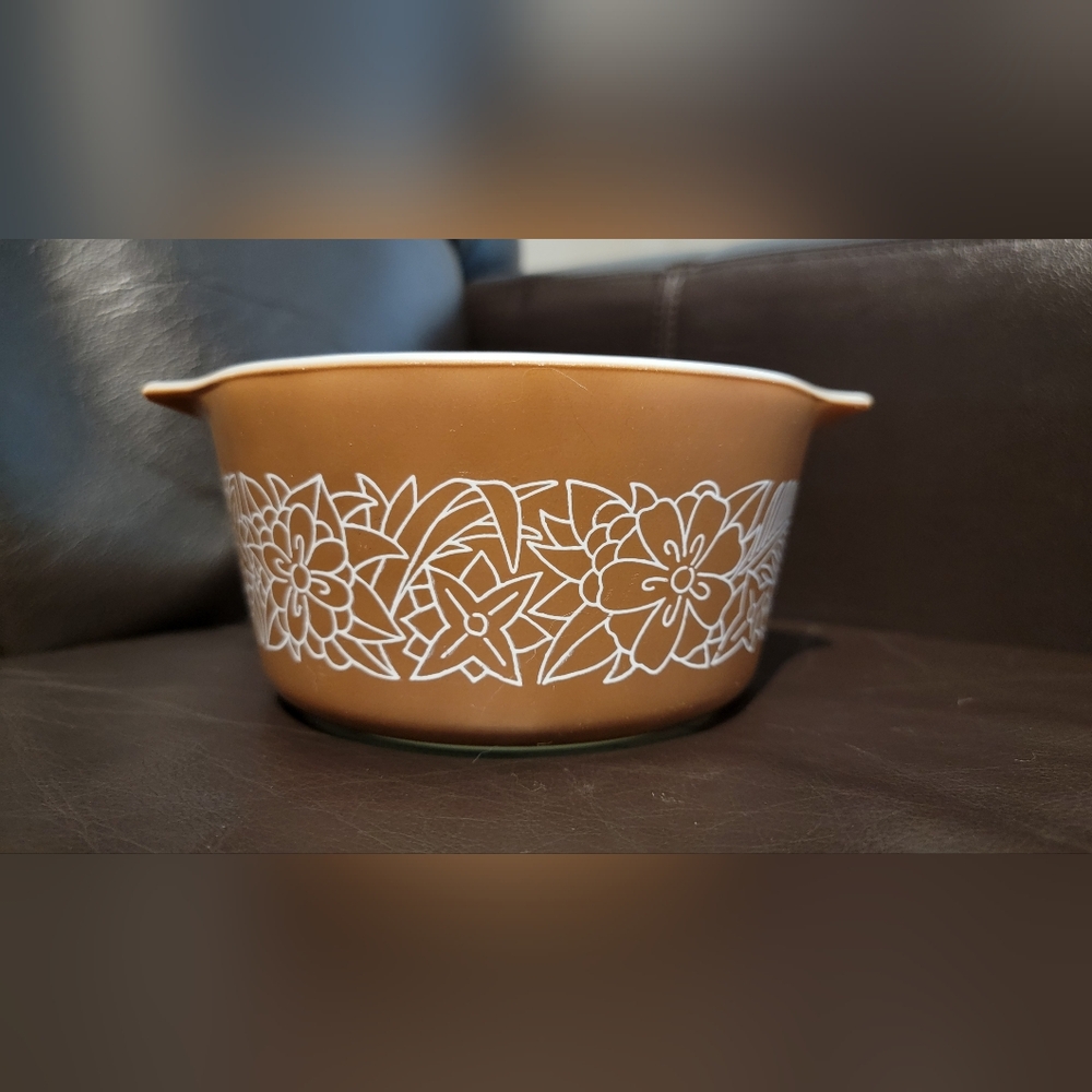 Vintage PYREX WOODLAND casserole Dish